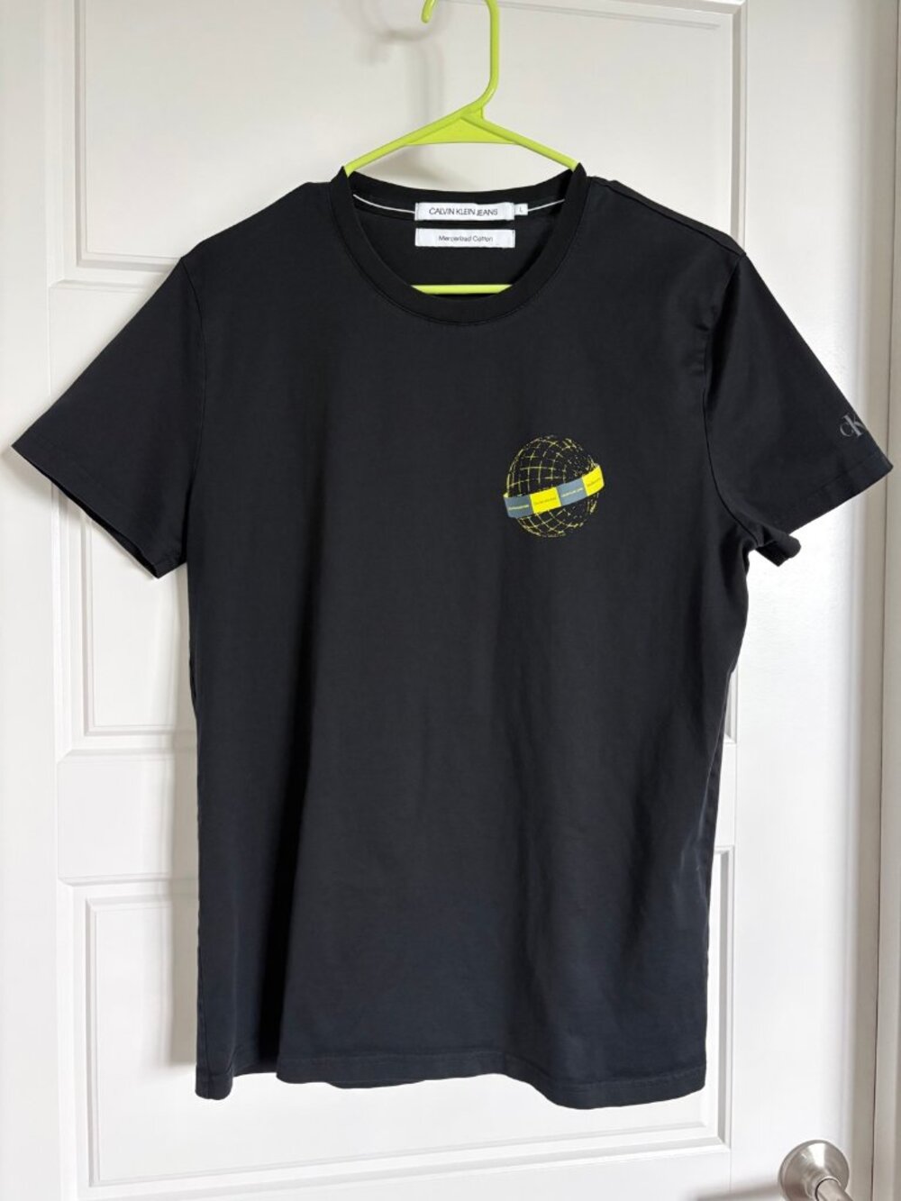 Calvin Klein Jeans Men's Slim Fit Globe Graphic Tee Black L